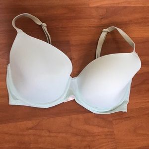 PINK Victoria’s Secret 32DD bra